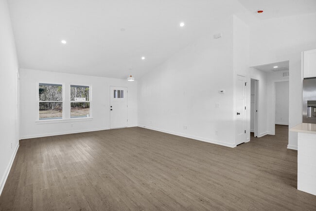 Building Photo - 706 S Brevard St