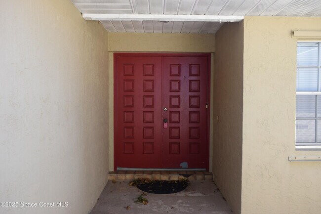 Building Photo - 1941 Talloak Rd