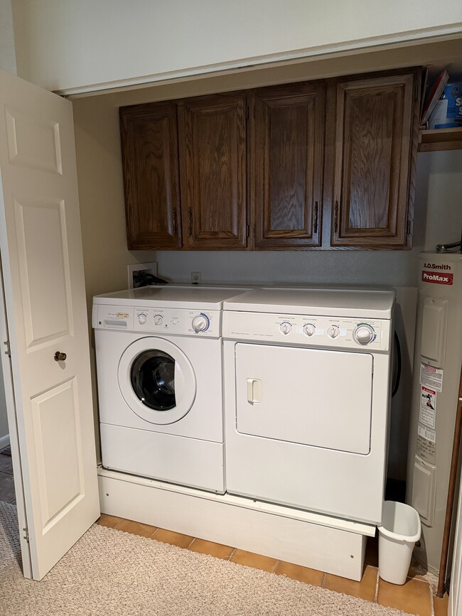 Building Photo - 2833 Kinnickinnick Rd