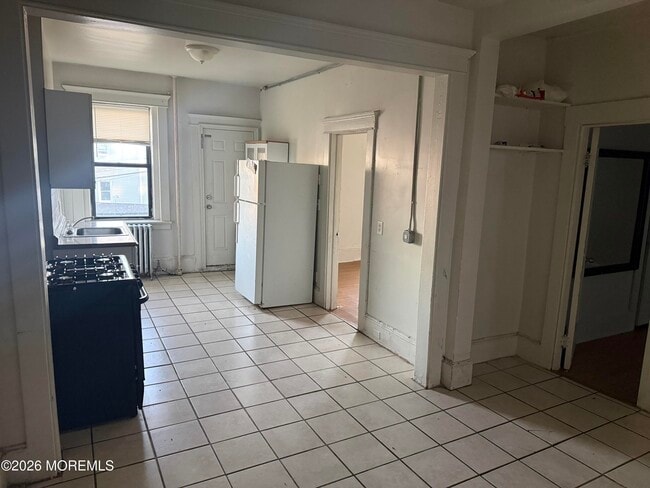 Building Photo - 56 Main St