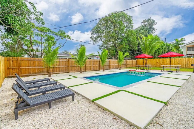 Building Photo - 17621 NE 7th Ave