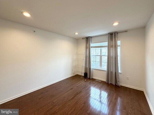 Building Photo - 308 Roarks Trail