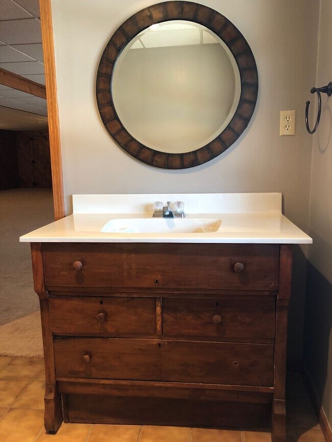 Building Photo - 4Bed/3Bath, Ranch-Style Home in Wooded Area