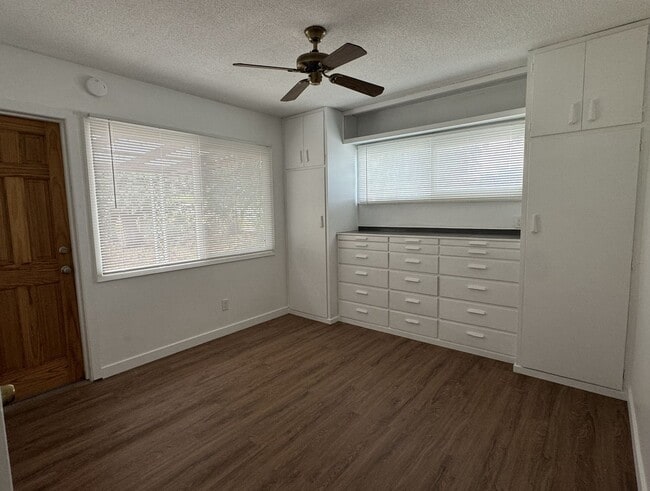 Building Photo - 4 Bedroom / 2 Bathroom home for rent