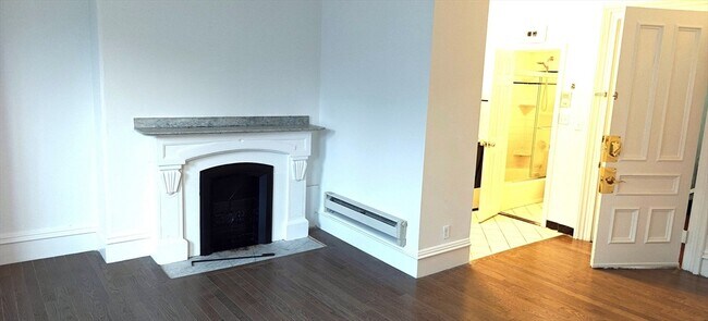 Building Photo - 387 Beacon St