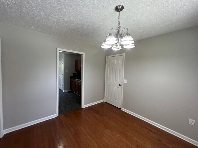 Building Photo - 3 br, 2 bath House - 742 Eaglesham Dr.