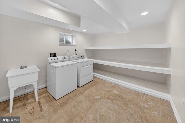 Building Photo - 2890 Balmoral Dr