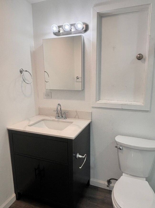 Building Photo - 1 Bedroom- $_______  Newly remolded-privat...