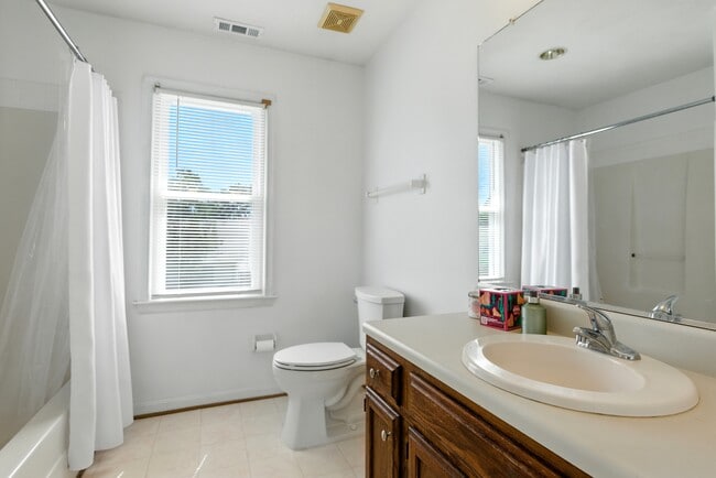 Building Photo - 3077 Silver Maple Dr