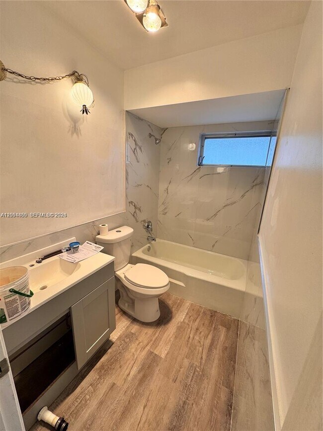 Building Photo - 2461 SW 82nd Ave
