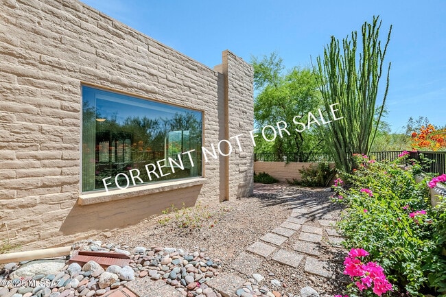 Building Photo - 5084 N Camino Del Lazo