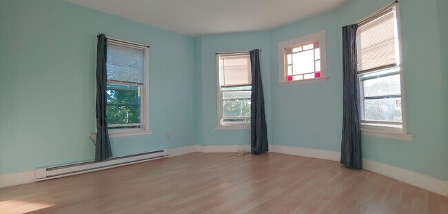 Building Photo - 58 Paine St