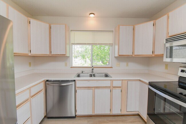 Building Photo - Updated 3BR Split-Level Home with Huge Deck, Fenced Yard & 2-Car Garage Near I-29!