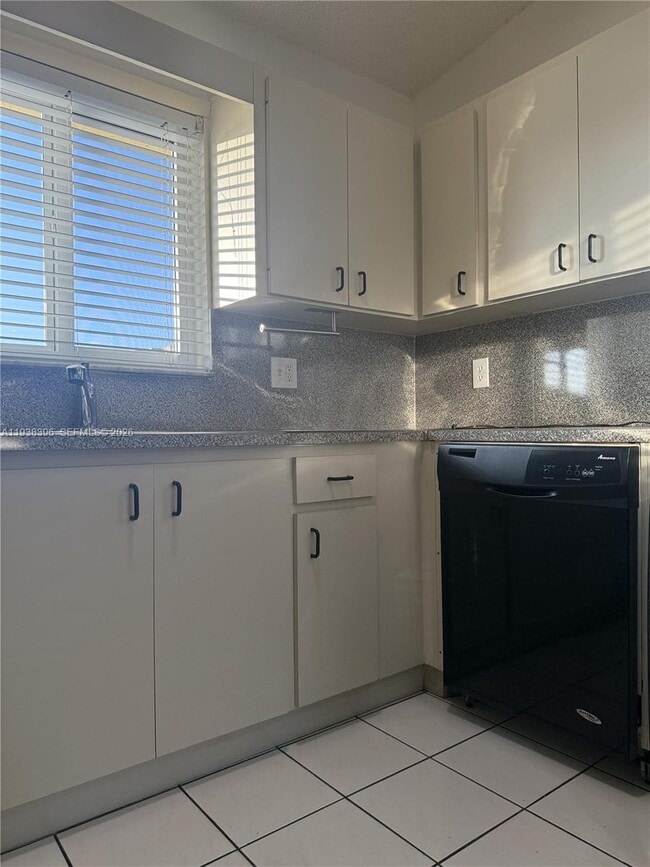 Building Photo - 10101 W Okeechobee Rd