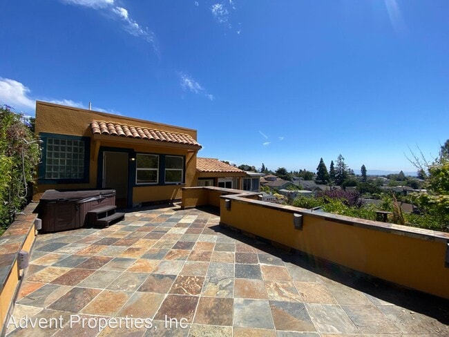 Building Photo - 3 br, 2 bath House - 4739 El Centro Ave