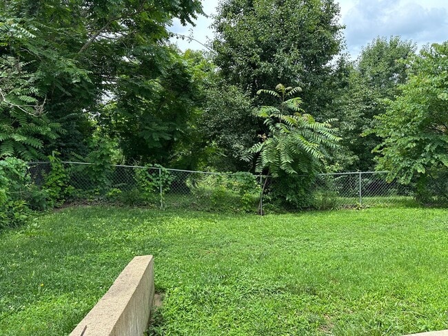 Building Photo - 4 Bed 2.5 Bath w/ Fenced Yard