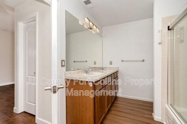 Building Photo - 5014 Brookfield Dr