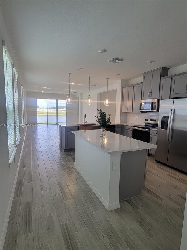 Building Photo - 5727 Gingham Dr