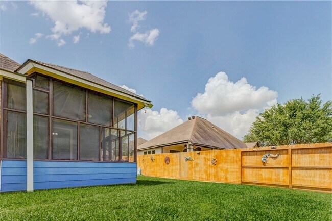 Building Photo - 940 Oak Lynn Dr