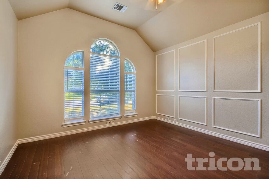 Building Photo - 1711 Newcastle Dr