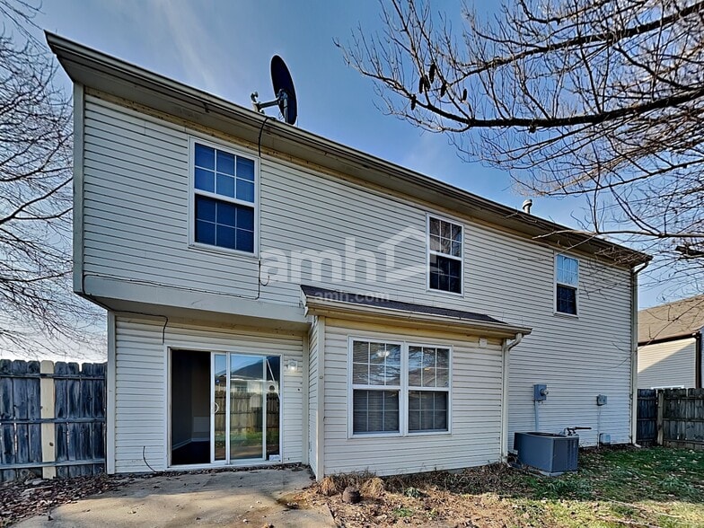 Building Photo - 9984 Waterside Dr