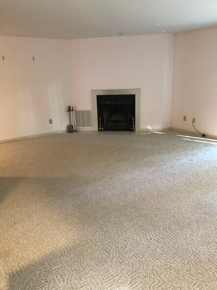 Living room area - 11117 Jardin Pl