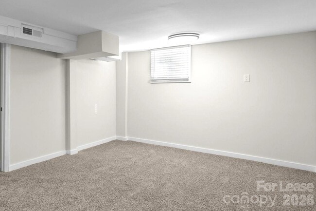 Building Photo - 801 Davenport St