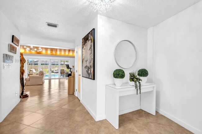 Building Photo - 1006 SE 6th St