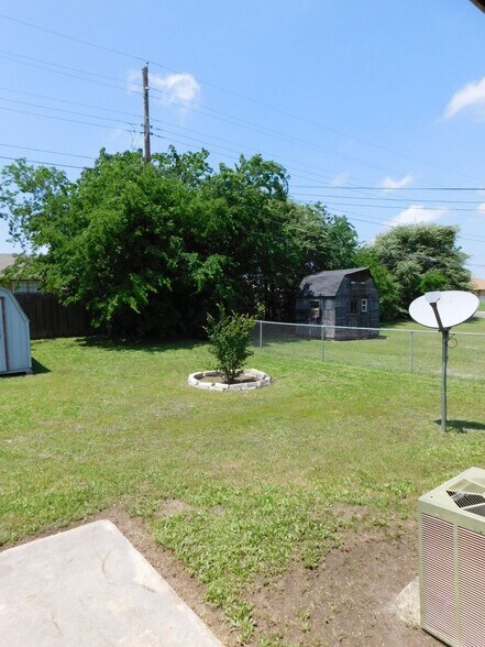 Building Photo - 1503 Janis Dr