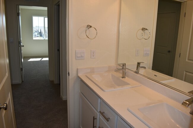 Building Photo - 4049 Cinnabar Ave