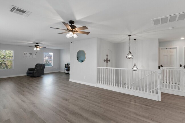 Building Photo - 6924 Ghost Ranch Ave