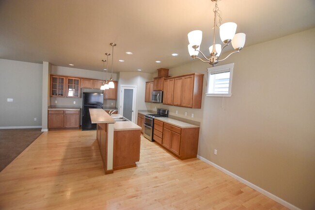 Building Photo - Gorgeous home in Olympia!!