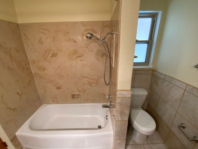 Building Photo - 3 Bedroom Single Story Home Available Near...