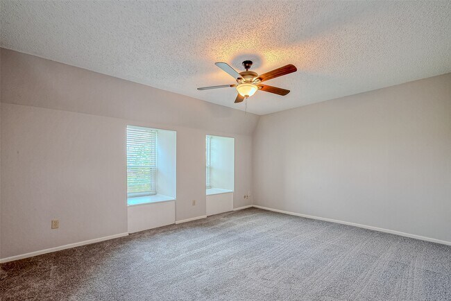 Building Photo - 432 N Post Oak Ln