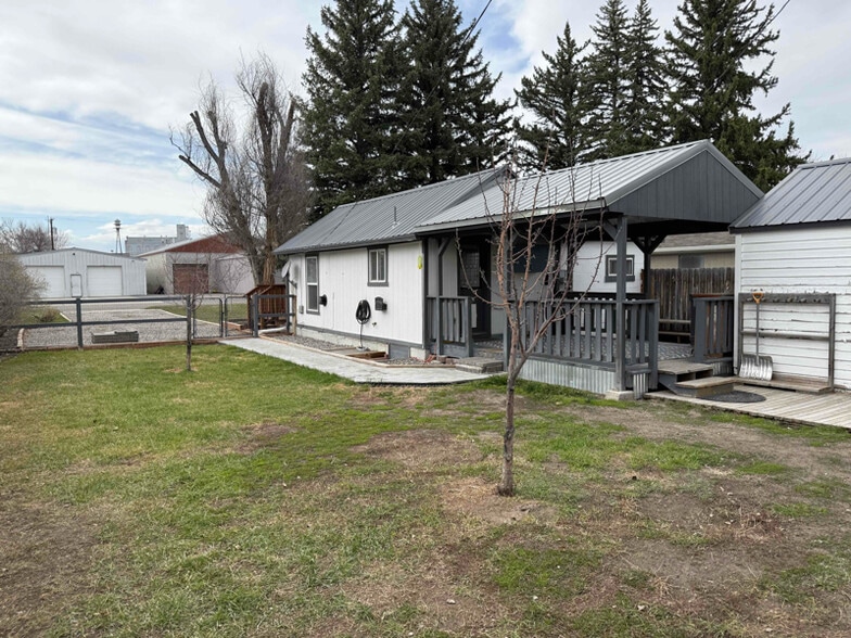 Building Photo - 307 First Ave E