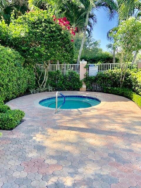 Building Photo - 1150 Town Center Dr