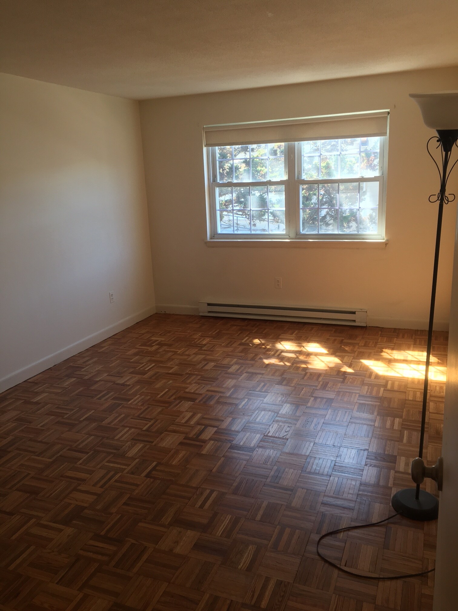 Building Photo - 881 Main St