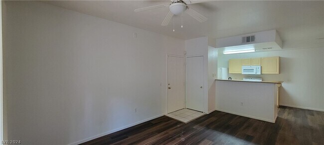 Building Photo - 8250 N Grand Canyon Dr