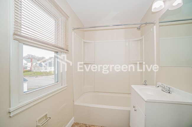 Building Photo - 1714 Bide A Wee Park Ave