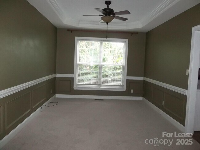 Building Photo - 604 Queenswater Ln