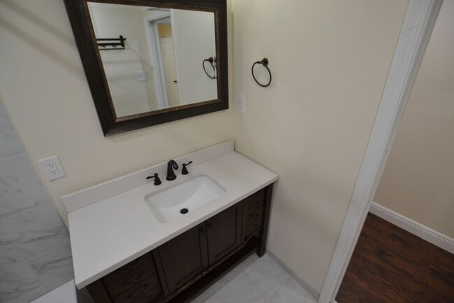 Building Photo - Newly remodeled, 3 bedroom, 2 bath home near Southern University loaded with amenities!