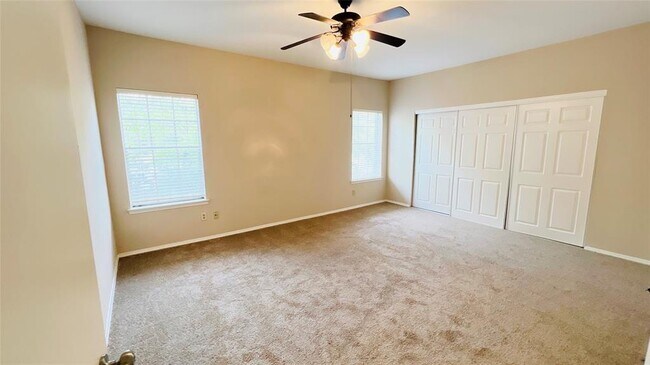 Building Photo - 17629 Red Oak Dr