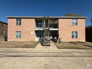 Building Photo - 2317 Terrace Dr