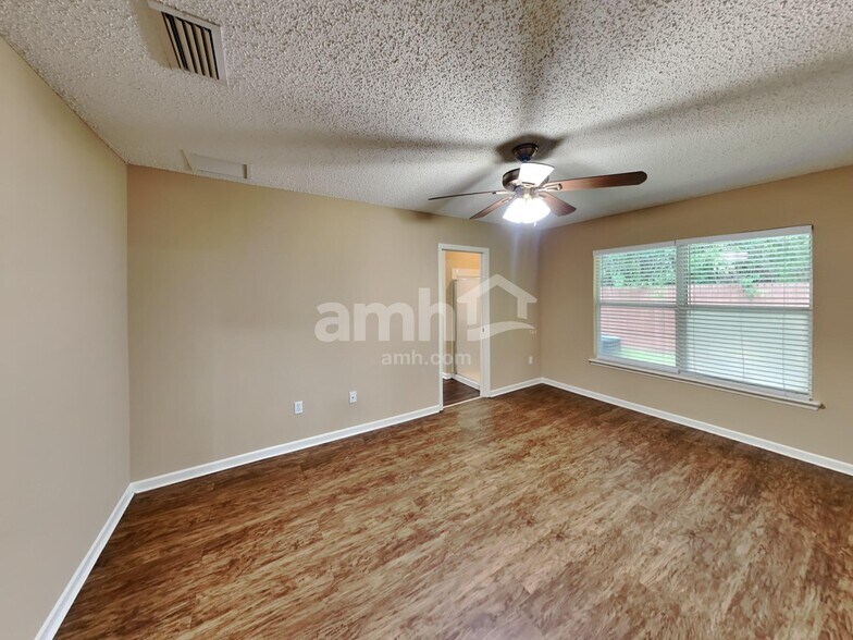 Building Photo - 14028 Crestwick Dr W