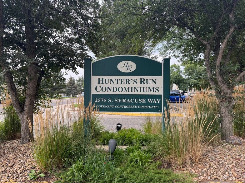 Hunters Run Condominiums - make it your own today! - 2575 S Syracuse Way