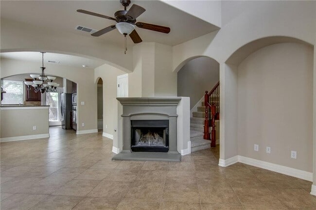 Building Photo - 15400 Interlachen Dr