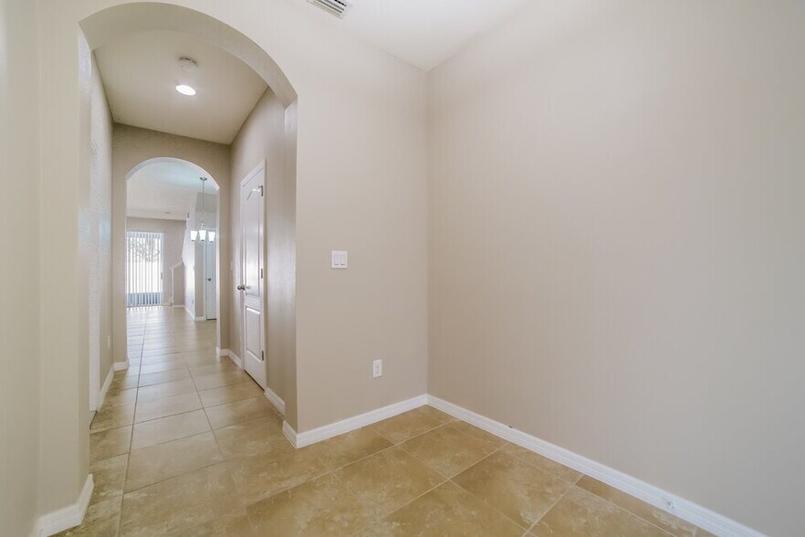 Building Photo - 10408 Red Carpet Ct