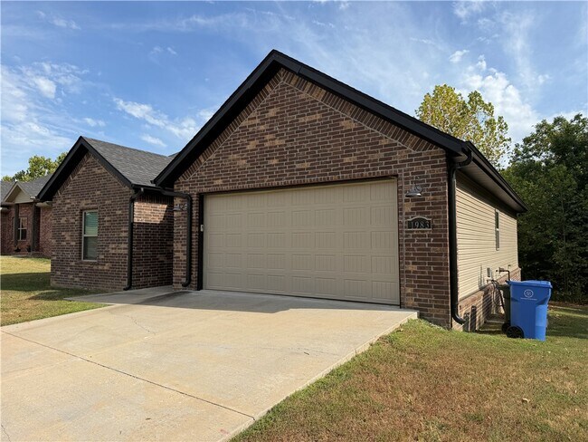 Building Photo - 1983 E Peppervine Dr