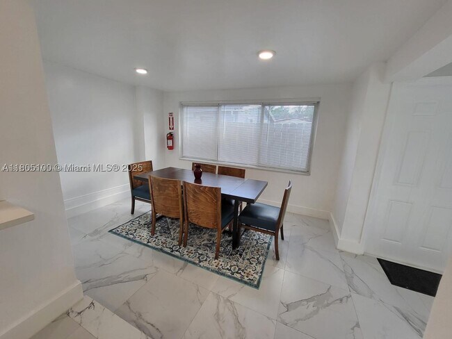 Building Photo - 900 SW 31st St