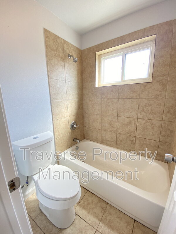 Building Photo - 2420 Springridge Dr